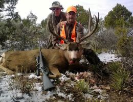 huge mule deer trophy chasers guided hunting  60 