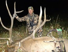 huge elk trophy chasers guided hunting and outfitter  27 
