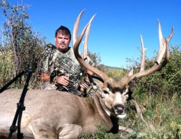 huge mule deer trophy chasers guided hunting  32 