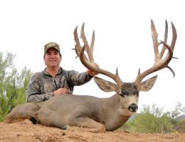 huge mule deer trophy chasers guided hunting  37 