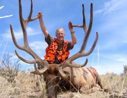 huge elk trophy chasers guided hunting and outfitter  16 