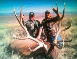 huge elk trophy chasers guided hunting and outfitter  20 